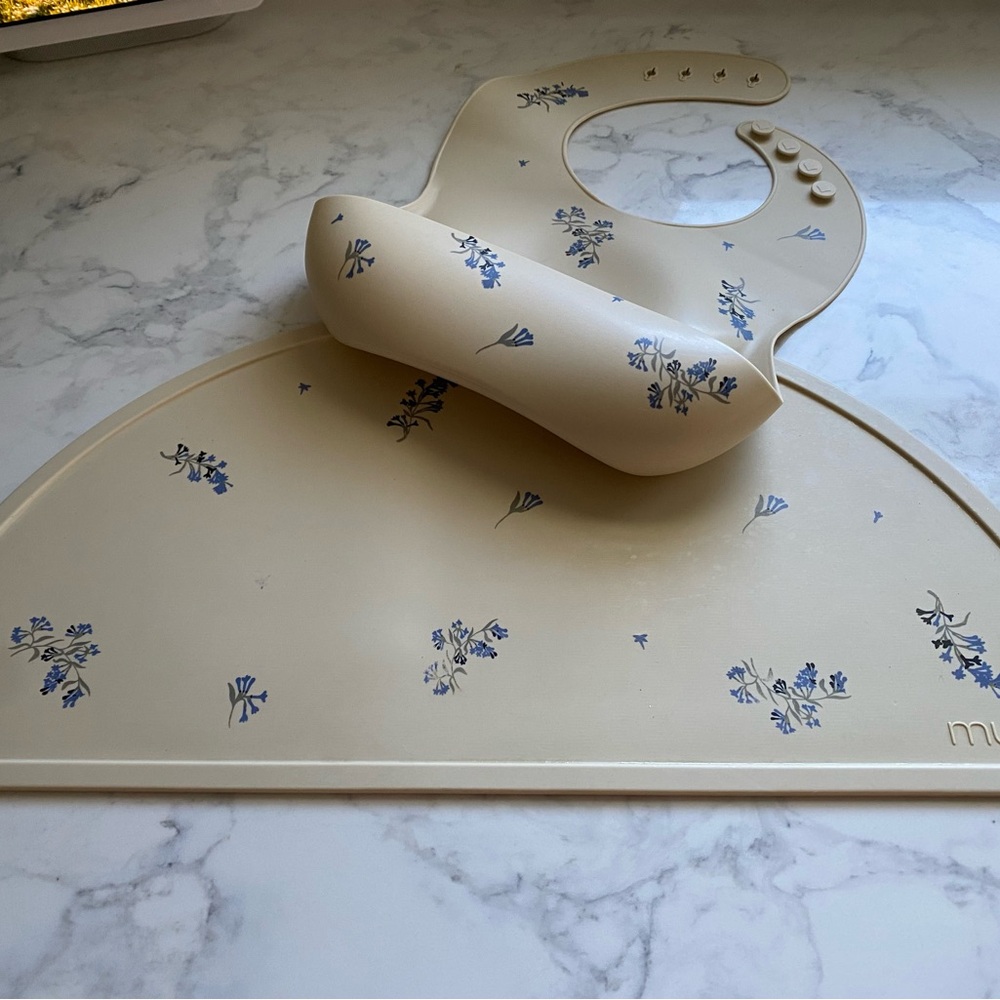 Mushie Silicone Baby Bib & Placemat